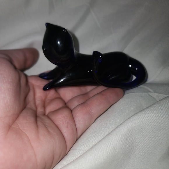 Cobalt Blue Cat Figurine 🐈 - Picture 4 of 6